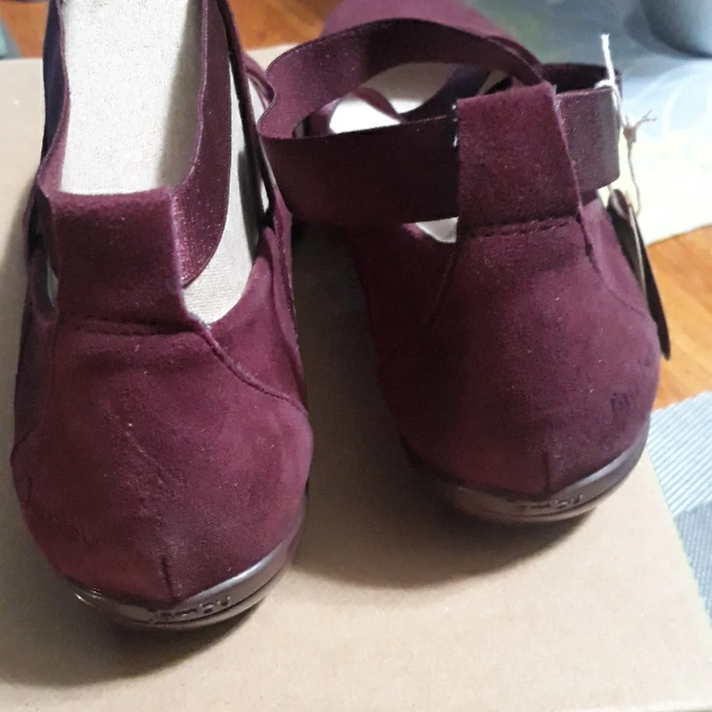 Burgundy Ballet Style  Suede Flats Sz 8.5 - Picture 7 of 16